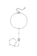 Handchain met omlijste statement steen