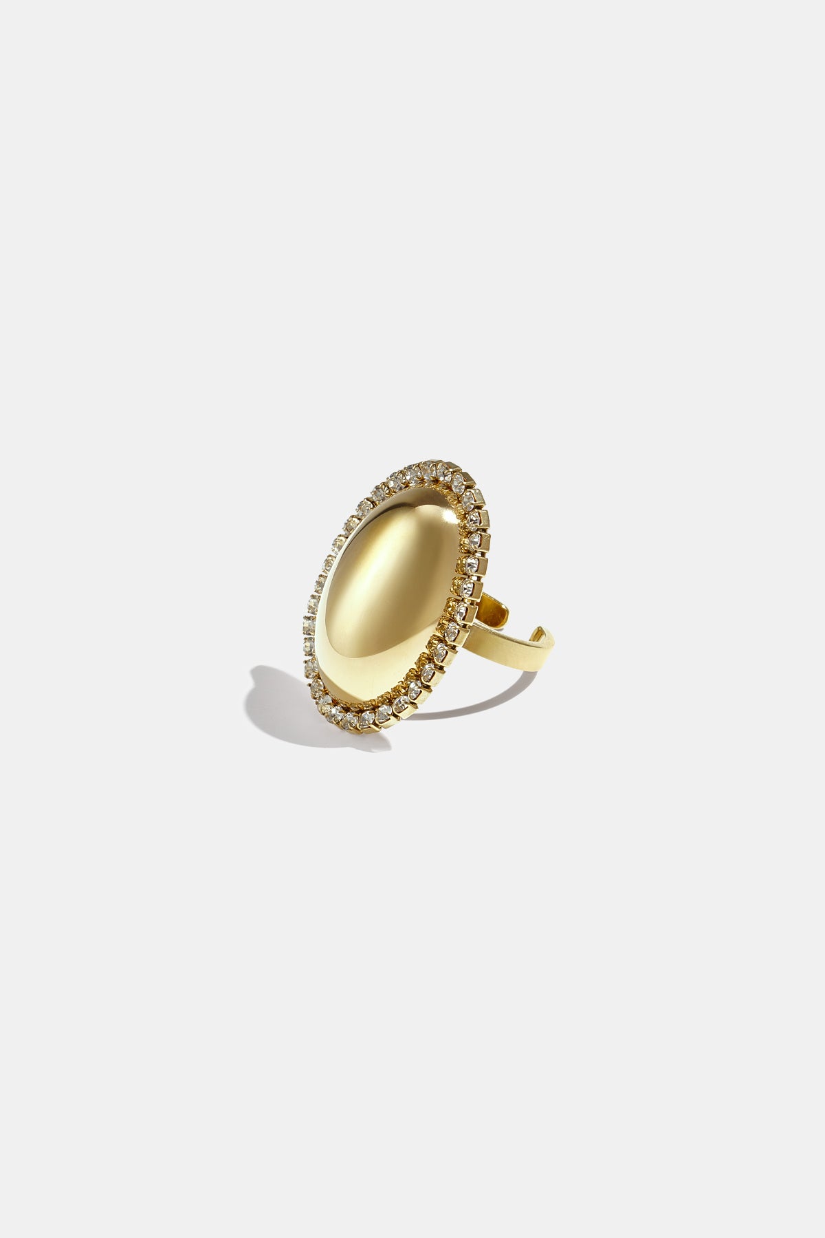 Ovale statement ring omringd met steentjes