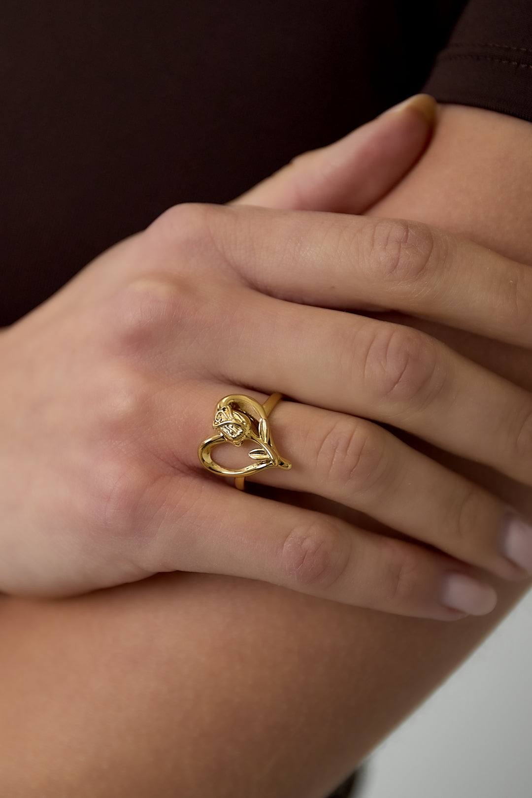 Ring met roos op hart