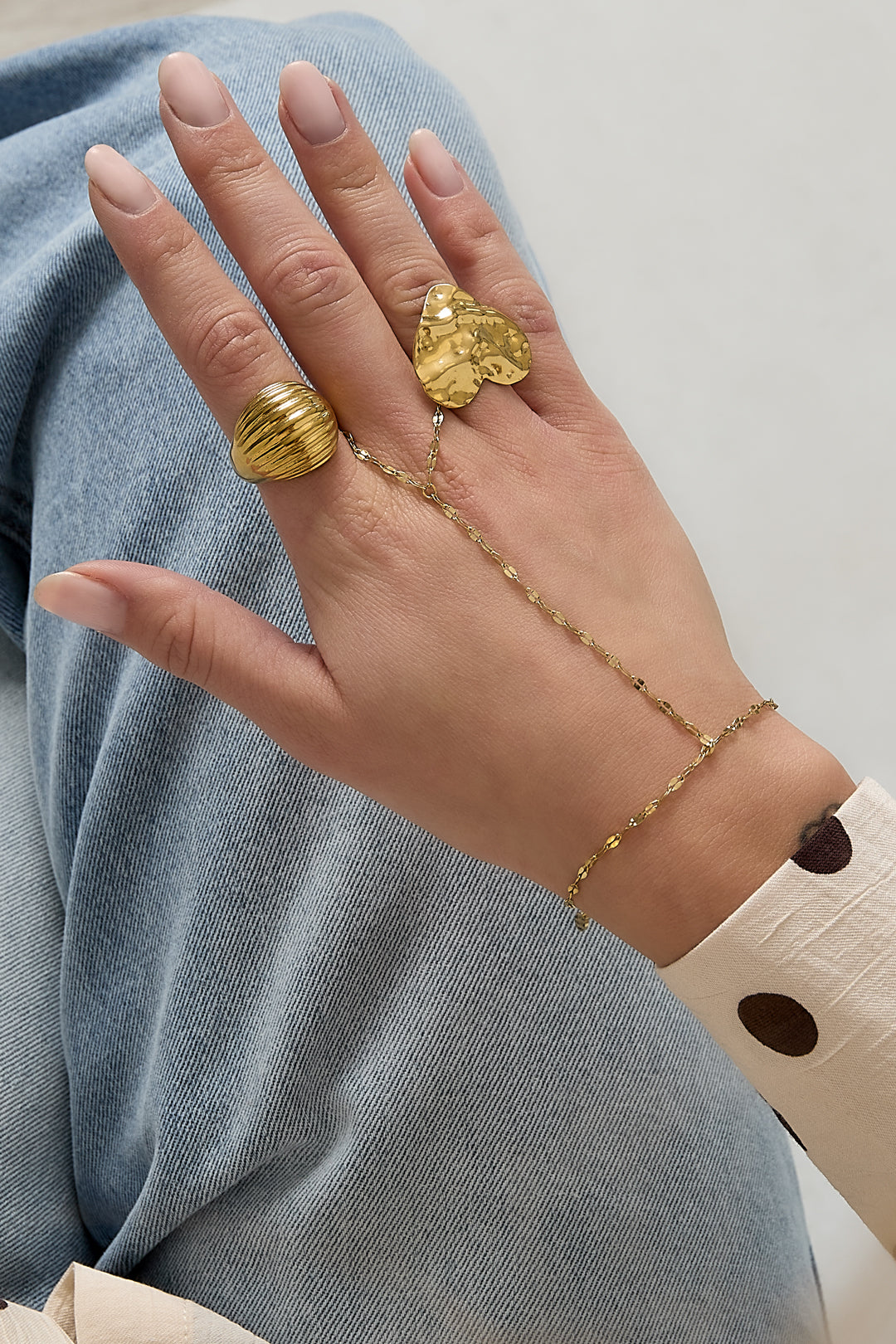 Handchain met chunky ketting