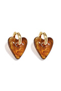Oorringetjes met hartvormige hars hanger in tortoise-look