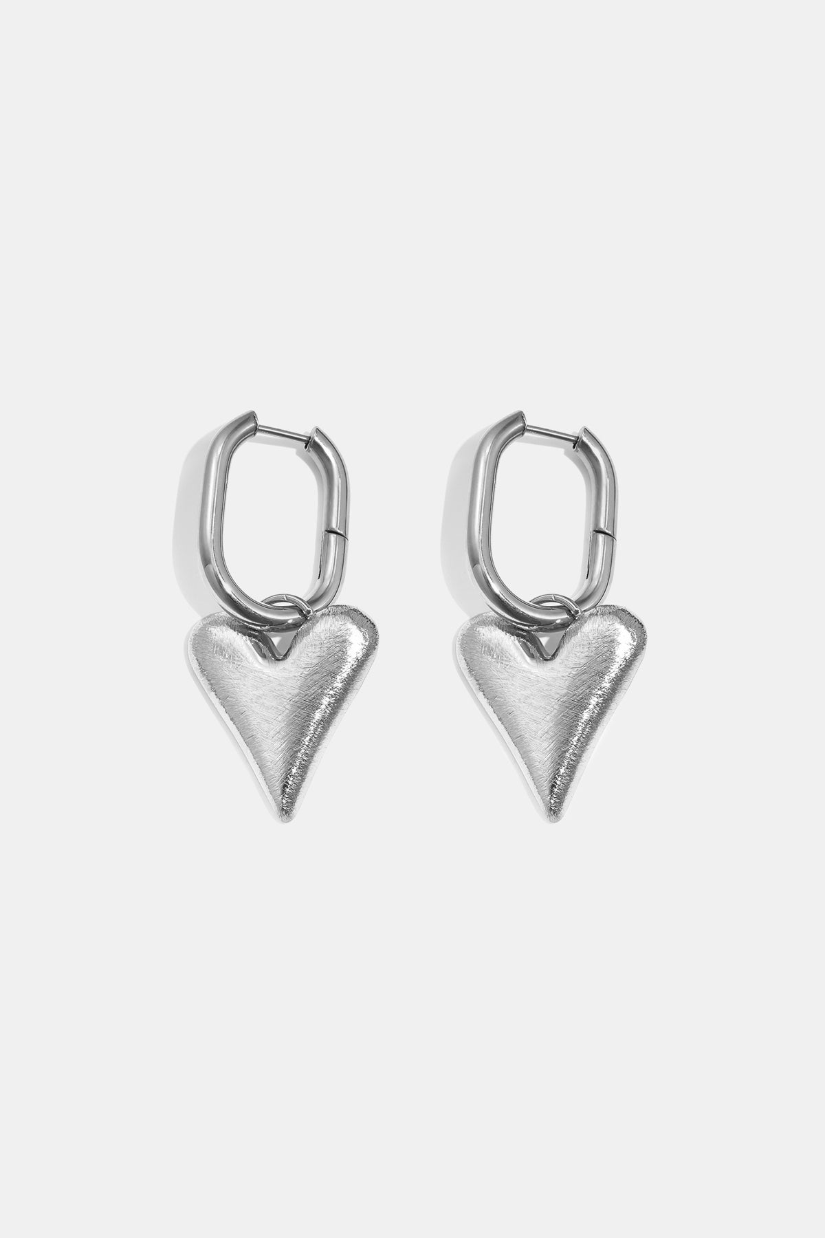 Paar zilverkleurige hartjes oorbellen van 304S-staal, casual en eenvoudig design voor dames