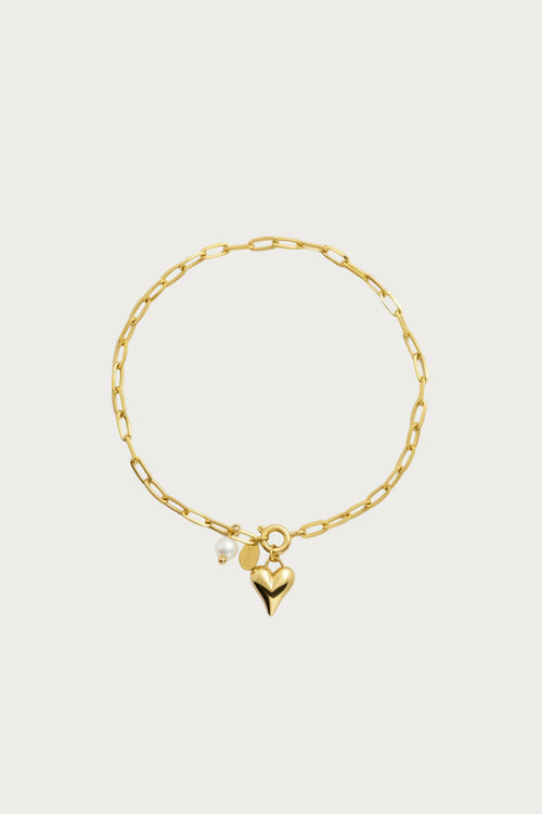 Gouden Adore Charm armband van stainless steel met hartje en parel hanger, glanzende schakels.