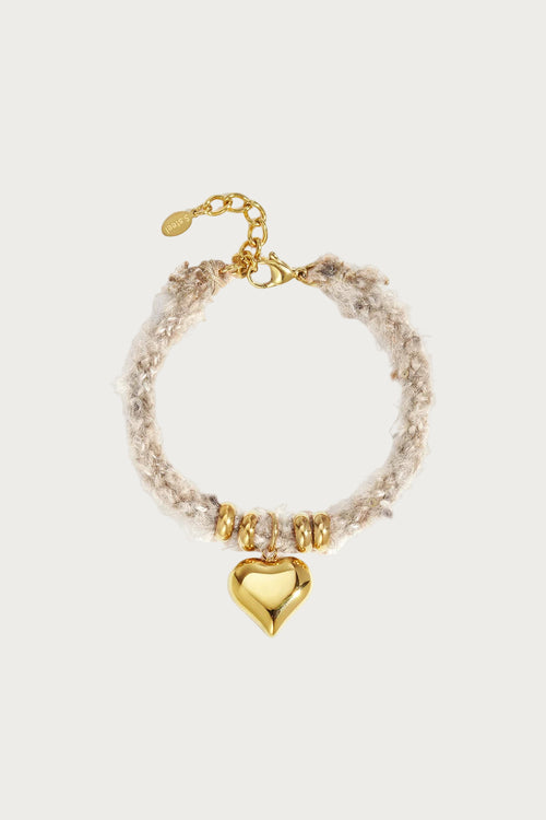Beige Amante hartjes armband van roestvrij staal met gouden hart hanger en goudkleurige kralen.