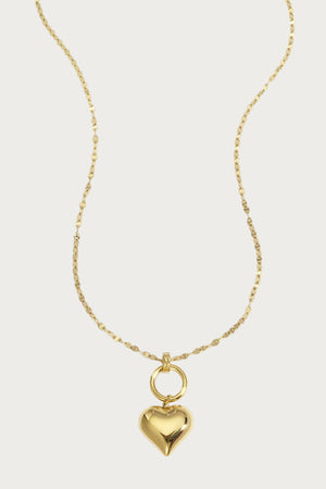 Gouden hartjes ketting van stainless steel met gedraaide schakel en ronde hanger, elegant sieraad voor dames.