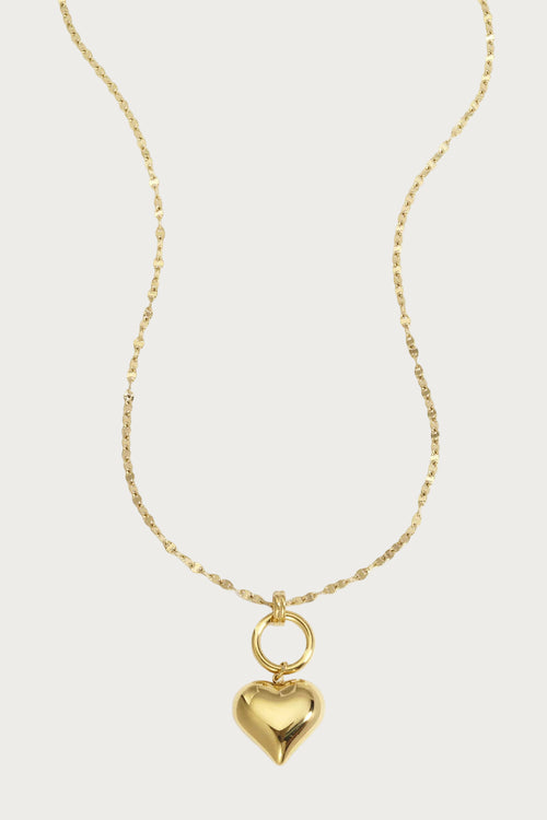 Gouden hartjes ketting van stainless steel met gedraaide schakel en ronde hanger, elegant sieraad voor dames.