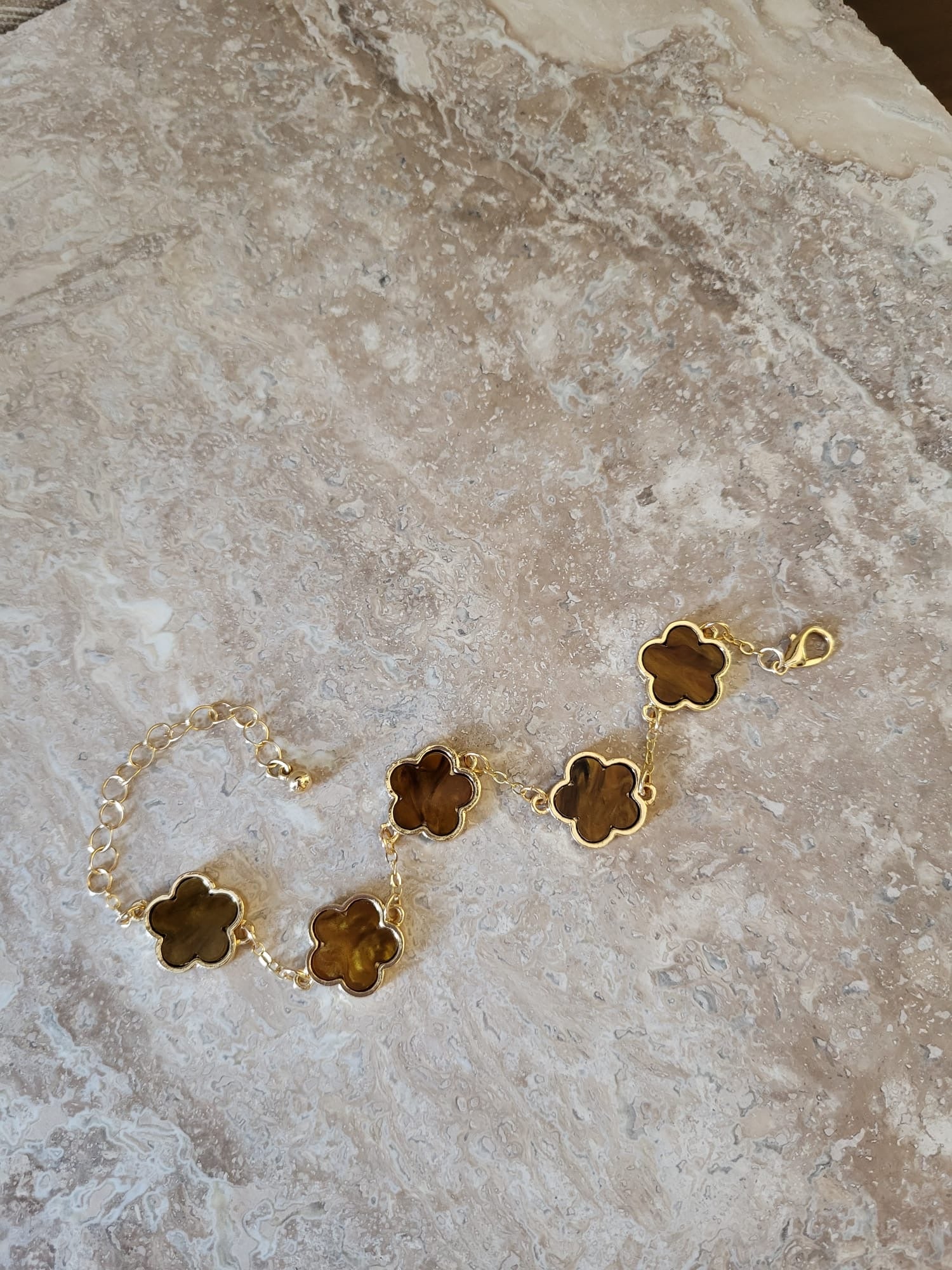 Goudkleurige Belle armband van roestvrij staal met bruine bloemvormige bedels, luxe dames sieraden