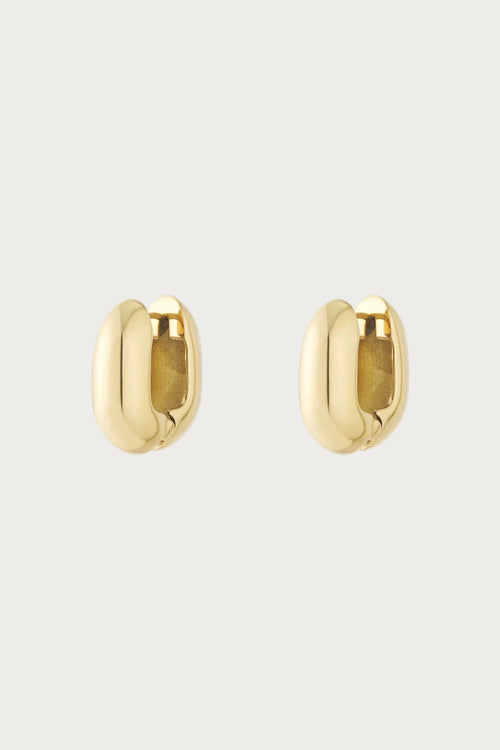 Glanzende gouden Big Hoop oorbellen van stainless steel, minimalistiche creolen sieraden voor dames.