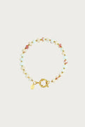 Clarisa armband van sky blue natuursteen kralen met gouden sluiting en klein goudkleurig detail