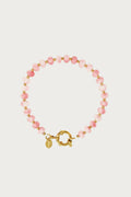 Clarisa roze natuursteen armband met gouden details en sluiting voor een elegante look