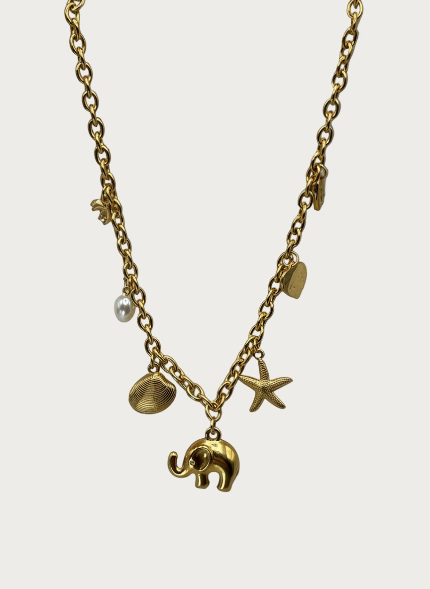 Gouden ketting met bedeltjes: olifant, schelp, zeester en parel. Roestvrijstalen sieraden voor dames.