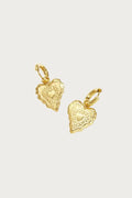 Everheart – Oorbellen – Stainless Steel kopen? Goudkleurige hartvormige oorbellen met sierlijk reliëf, perfect voor dagelijks gebruik.