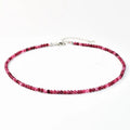 Feline kralenketting van roze-rode natuursteen met zilverkleurige sluiting en verlengketting, stijlvolle edelsteen choker.