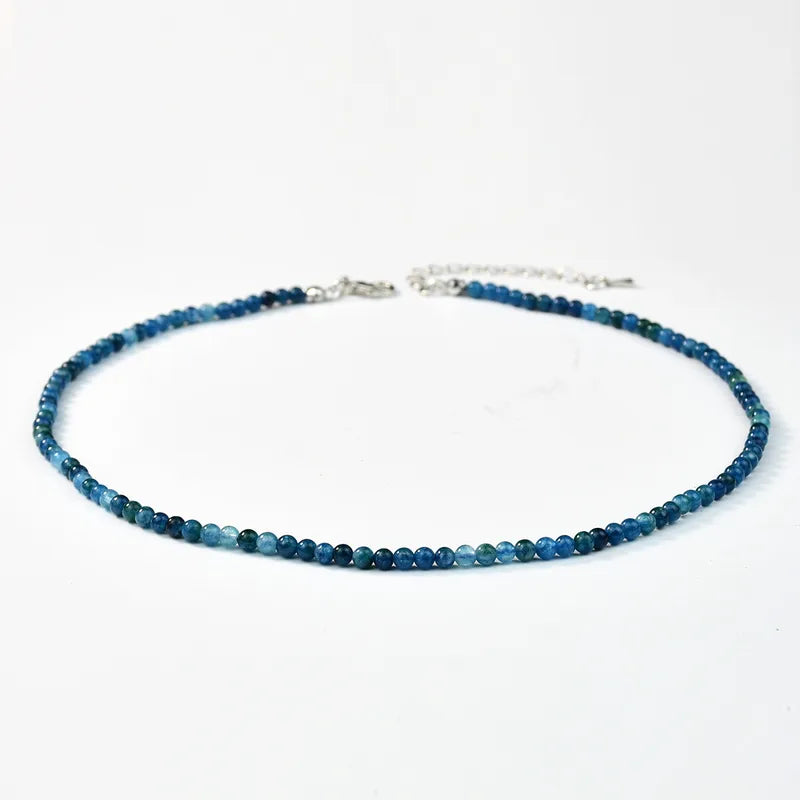 Feline kralenketting met kleine blauwe natuursteen kraaltjes en zilverkleurige sluiting, nieuw sieraad van Mae