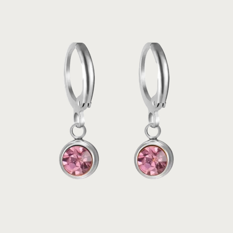 Zilveren geboortesteen oorringen met een roze kristal, dames sieraden oorhangers.