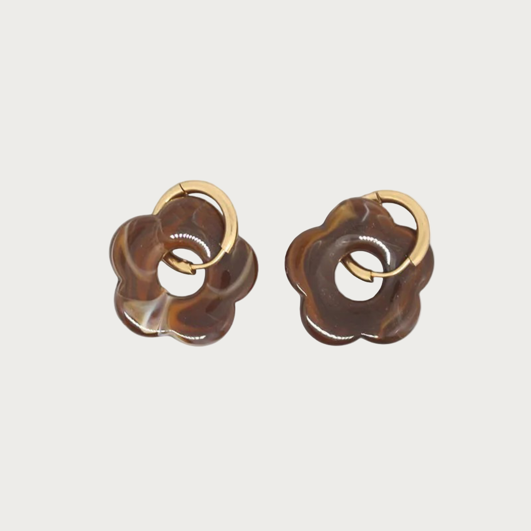 Rosy bruine oorbellen met bloemvormige hangers en gouden oorringen, chique dames sieraden
