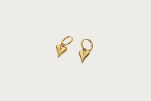 Kleine gouden hartjes oorbellen van stainless steel, perfect voor een elegante look.