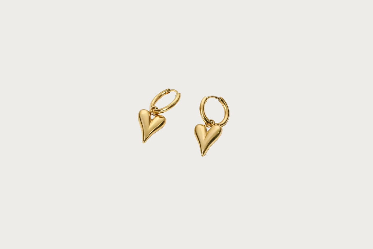 Kleine gouden hartjes oorbellen van stainless steel, perfect voor een elegante look.