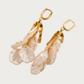 Gouden oorhangers met wijd uitlopende parelmoer blad hangers en stainless steel accenten, stijlvolle dames sieraden.