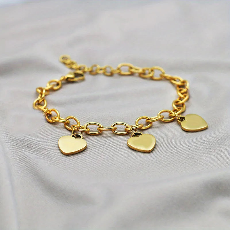 Goudkleurige Heartlink schakelarmband met drie hartjes van roestvrij staal