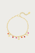 Gouden Ilana armband van stainless steel met oranje en roze kralen en zonbedeltjes, verstelbaar in lengte.