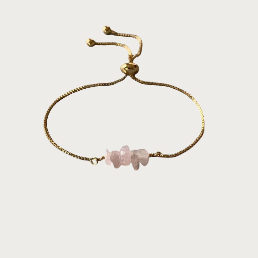 Gouden verstelbare armband met onbewerkte rozenkwarts natuursteen kralen