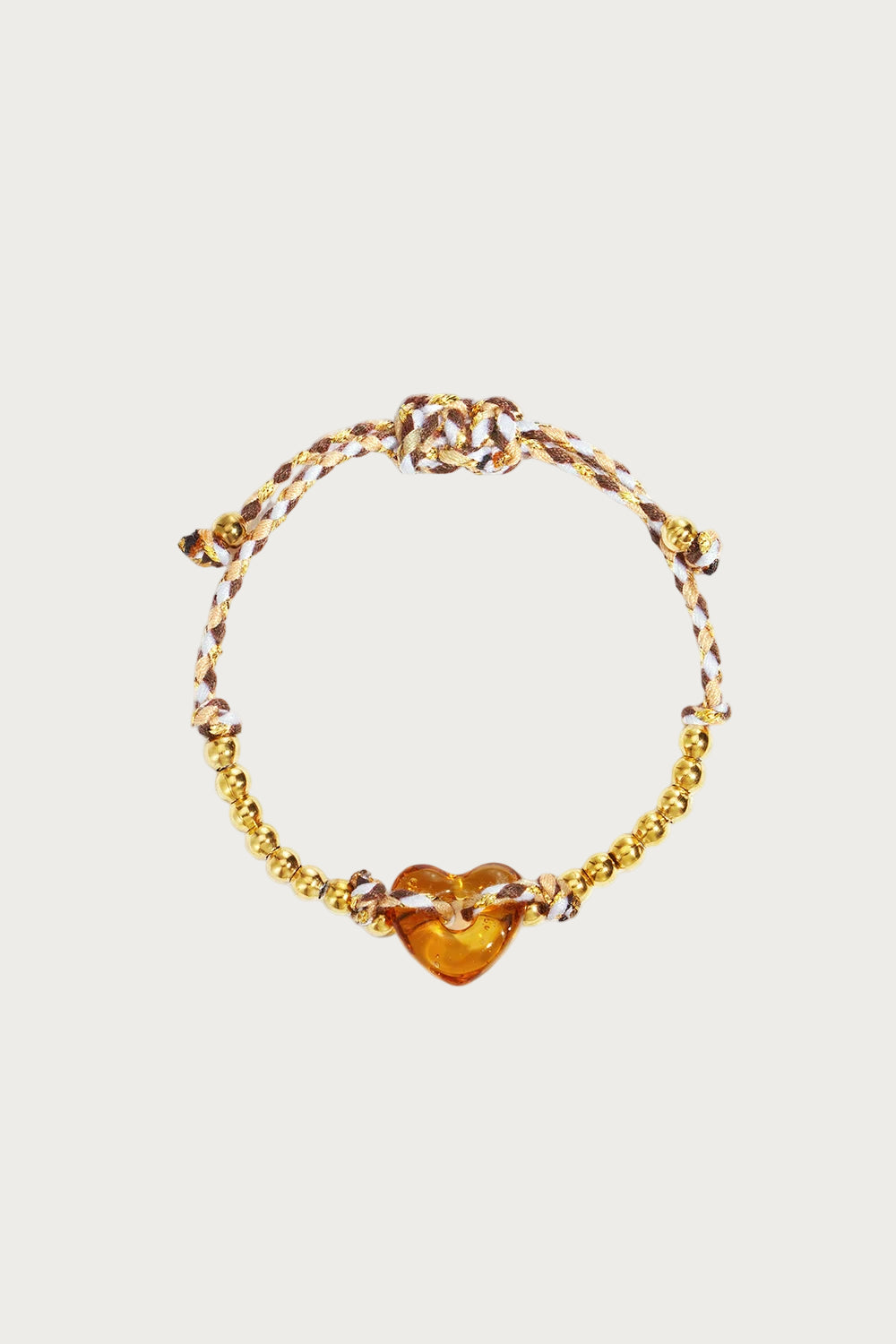 Jill hartjes armband met lichtbruin en goudkleurig koord, glazen hartje en gouden kralen, verstelbaar polssieraad