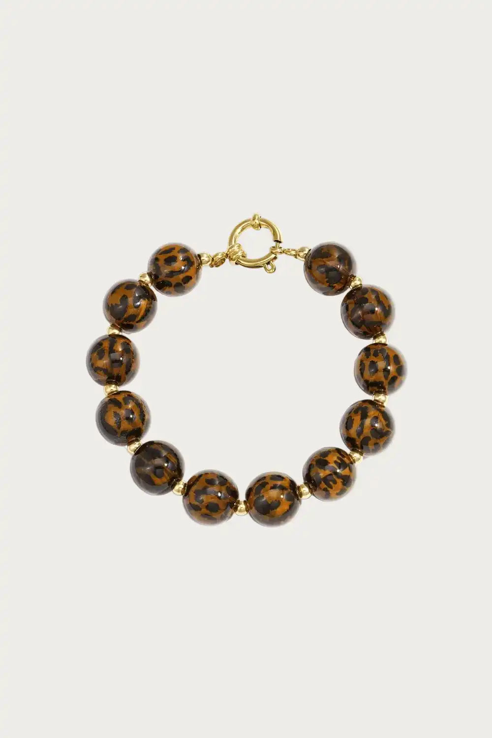 Leopard kralen armband met glimmende, bruine luipaardprint kralen en gouden stainless steel sluiting en details