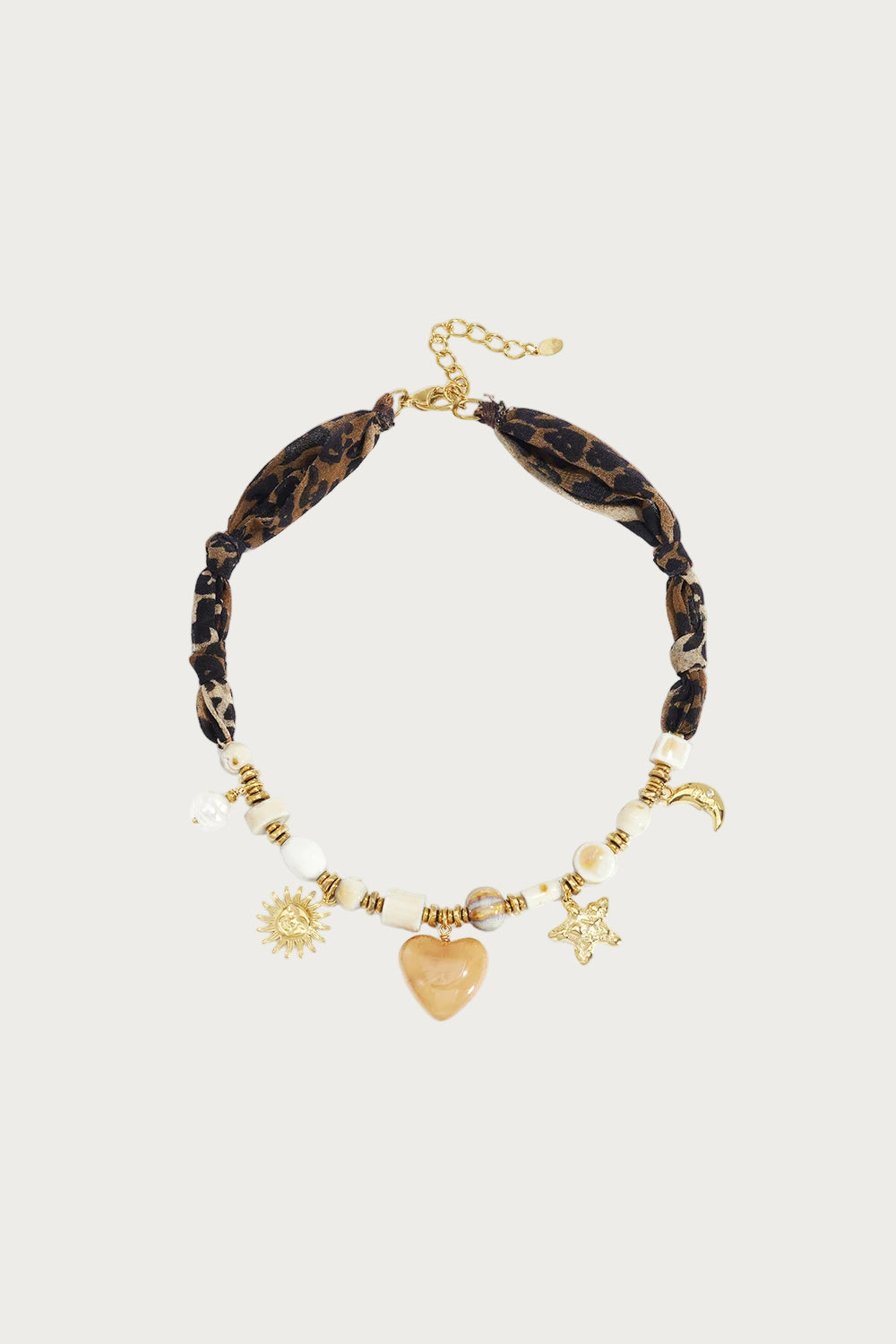 Bruine statement ketting met luipaardprint, kralen en gouden bedels in de vorm van een zon, hart en maan.