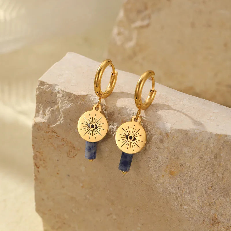 Gouden Luna oorringen met Evil Eye hanger en blauwe sodaliet edelsteen. Stainless steel oorbellen.