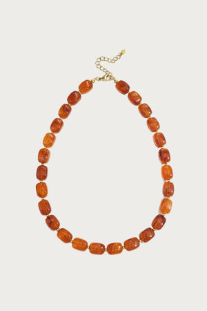 Mara ketting met glanzende amberkleurige kralen van stainless steel, verstelbare sluiting.