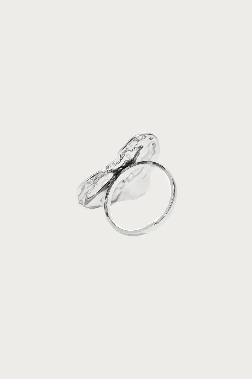 Zilverkleurige roestvrijstalen ring met organisch gevormde plaat, hartvormig, modern design, sieraden