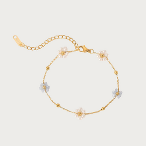 Gouden stainless steel enkelband met witte en lichtblauwe bloemetjes, en gouden kralen voor dames