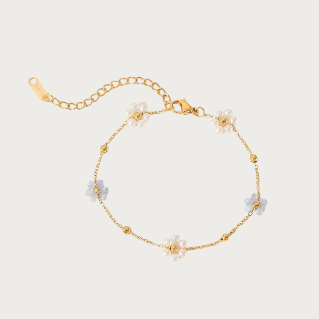 Gouden stainless steel enkelband met witte en lichtblauwe bloemetjes, en gouden kralen voor dames
