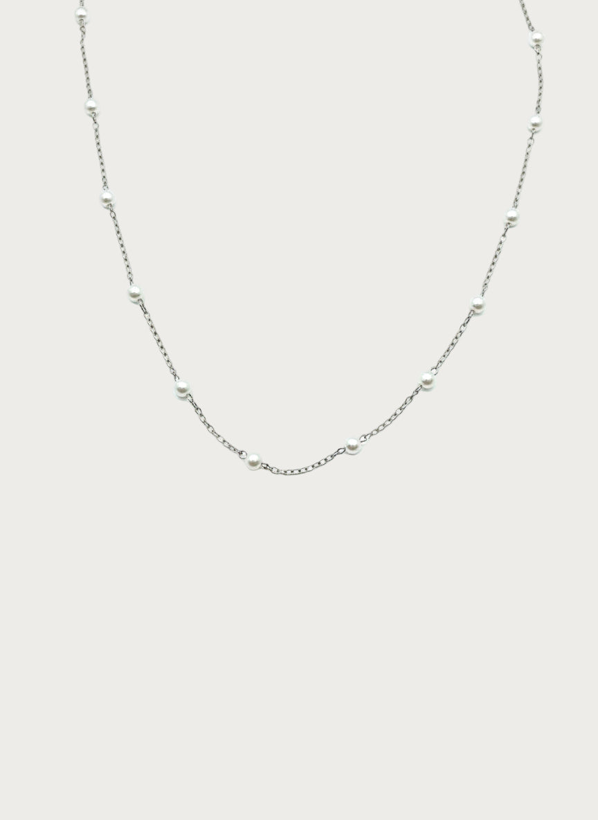 Zilveren ketting met delicate imitatieparels, elegant dames sieraad