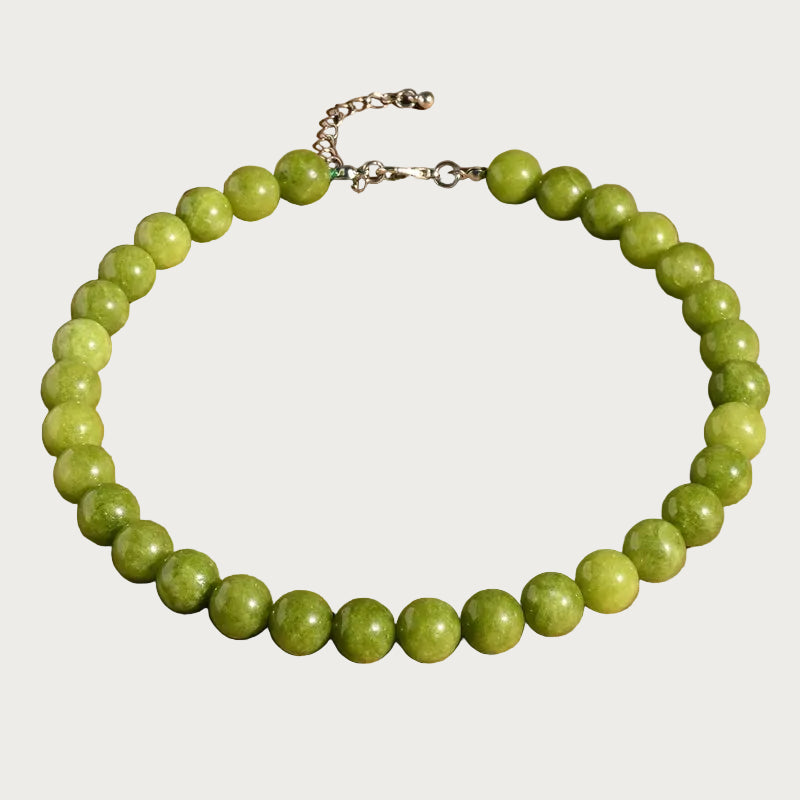 Groene Rosalie kralenketting van glanzende natuursteen met verstelbare zilverkleurige sluiting, een elegant sieraad