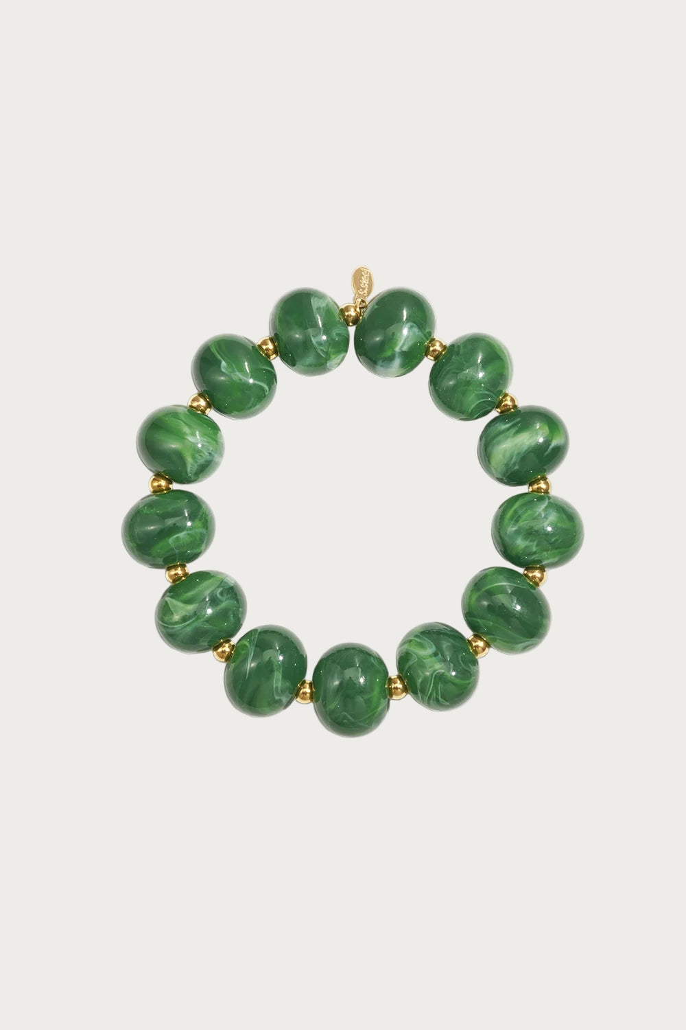 Rosalie armband met glanzende groene kralen van roestvrij staal en gouden accenten, elegante dames sieraden.