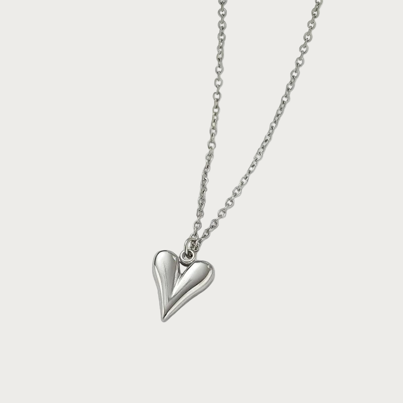 Stainless steel ketting met een zilverkleurige hartjes hanger, perfect als cadeau voor vrouwen