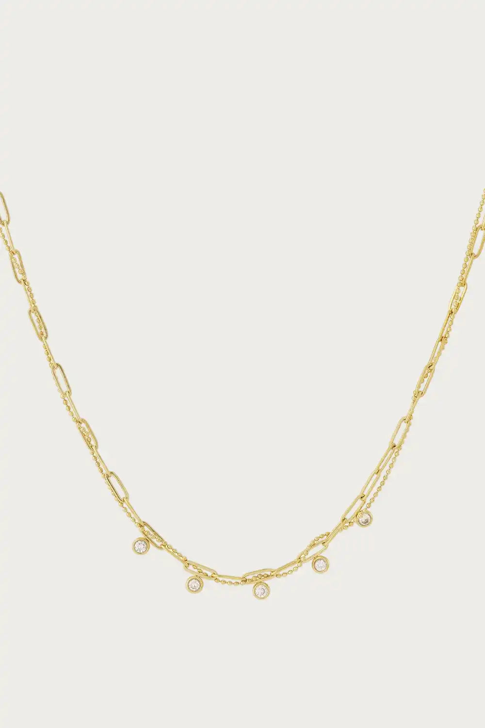 Sparkling Chain ketting van stainless steel met goudkleurige schakels en subtiele sparkle details, perfect voor dagelijks dragen of layering.