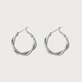 Zilverkleurige gedraaide oorringen van stainless steel, voor dames die zoeken naar stijlvolle hoops