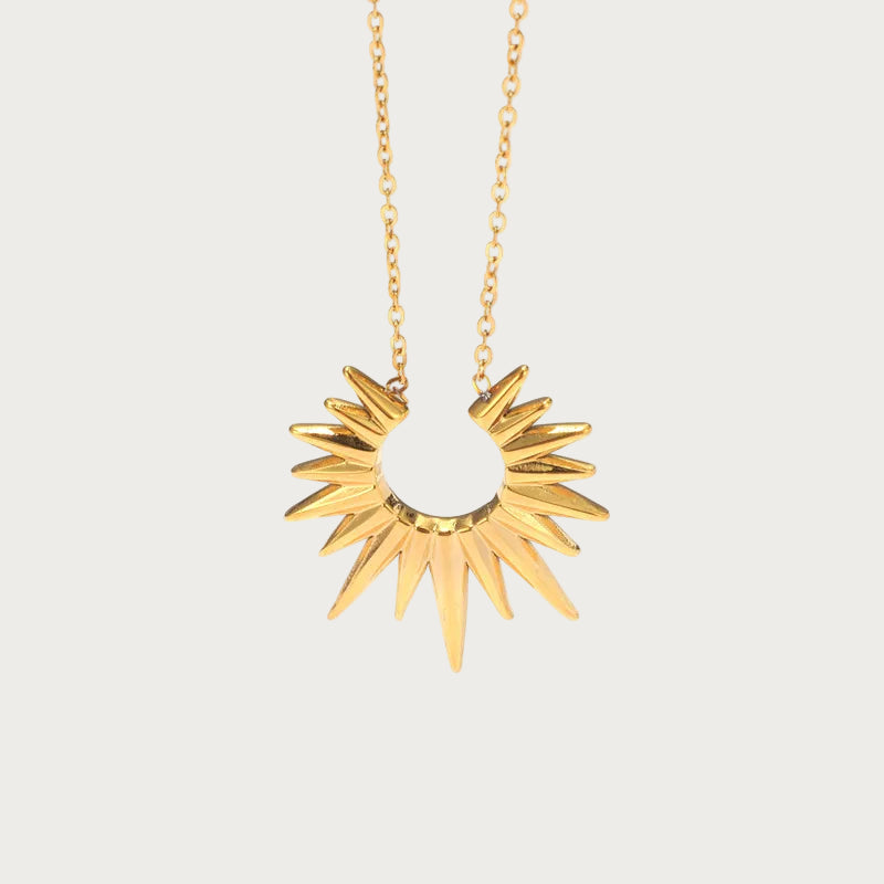 Goudkleurige Xavi ketting van roestvrij staal met zonvormige hanger, modieuze sieraden.