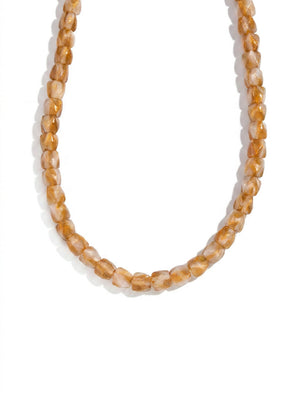 Amberkleurige kralenketting gemaakt van hars, elegant en tijdloos, perfect voor dagelijks gebruik of speciale gelegenheden