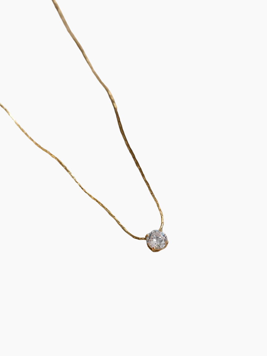 Gouden stainless steel Aurelia ketting met schitterende zirkonia hanger, elegant dames sieraad