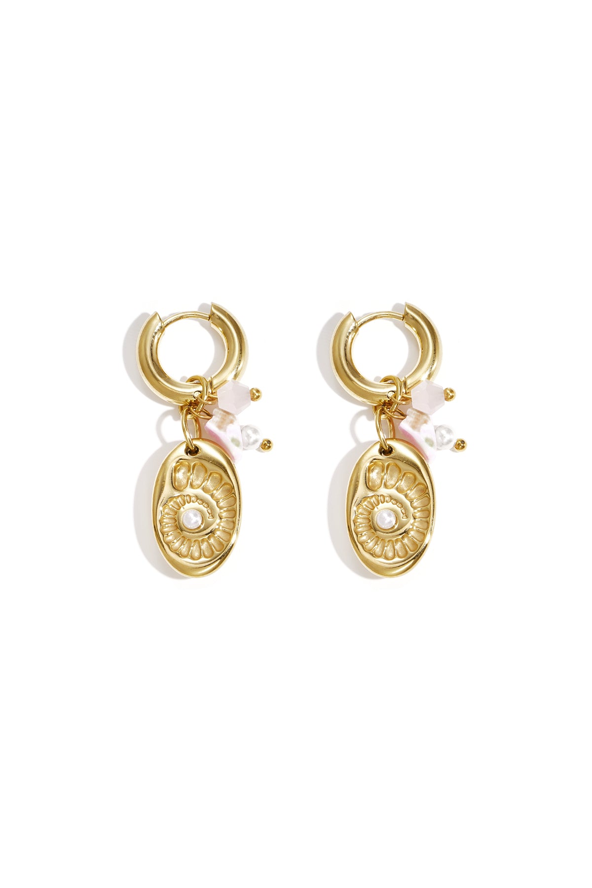 Oorbellen met kralen en schelp charm