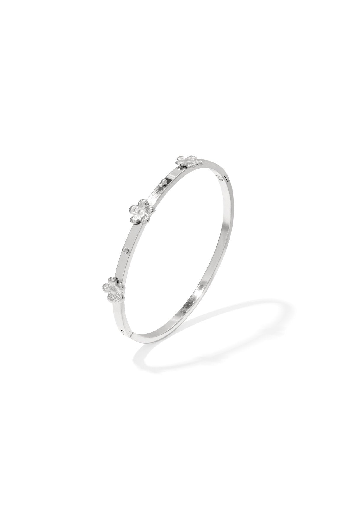 Bangle met bloemdetails