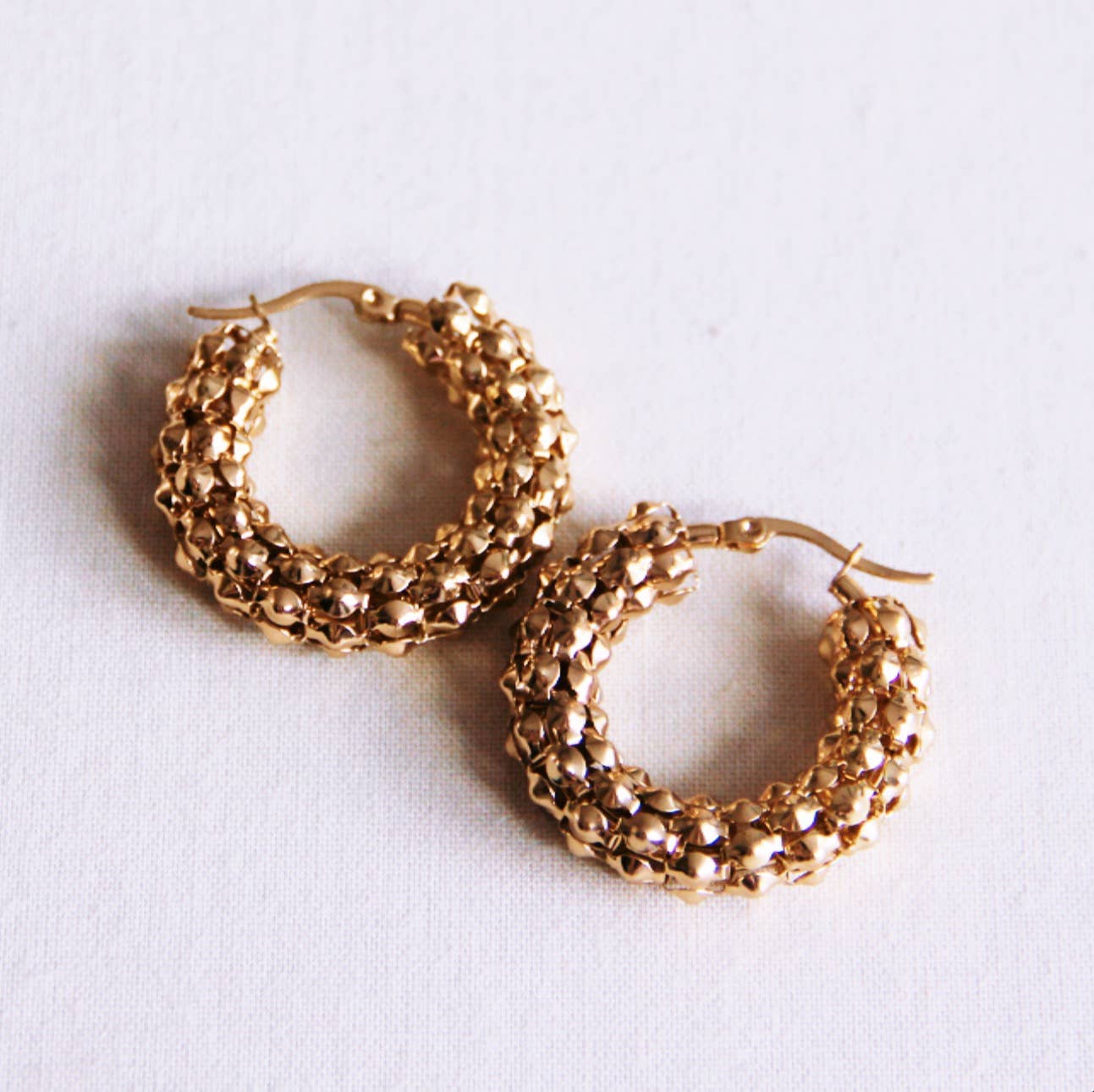 Gouden Party Hoops oorbellen van stainless steel, dikke creolen met korrelstructuur, trendy dames sieraden