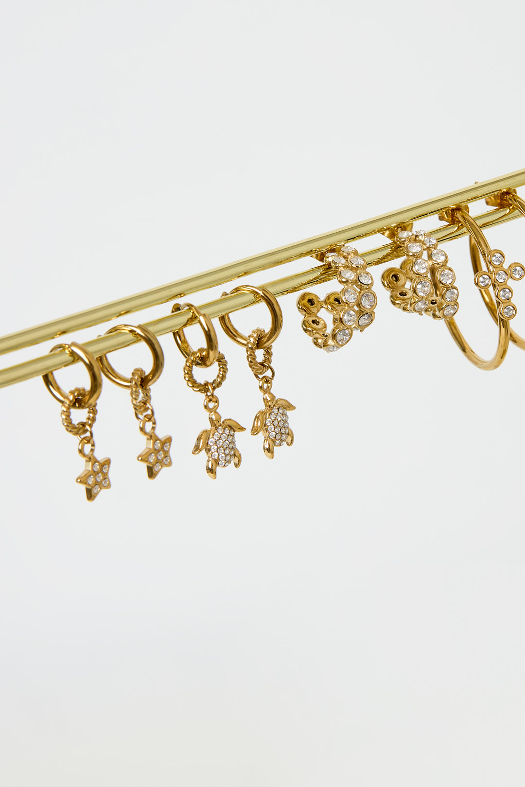 Goudkleurige oorringetjes met schildpadjes en sterren bezet met zirkonium kristallen, stainless steel oorbellen voor vrouwen