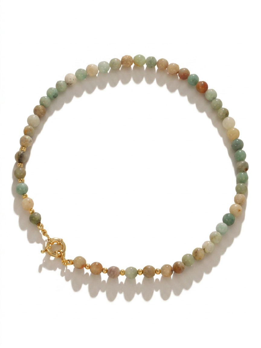 Elara kralenketting van natuursteen met kleine veelkleurige kraaltjes en gouden sluiting voor dames, nieuwe collectie