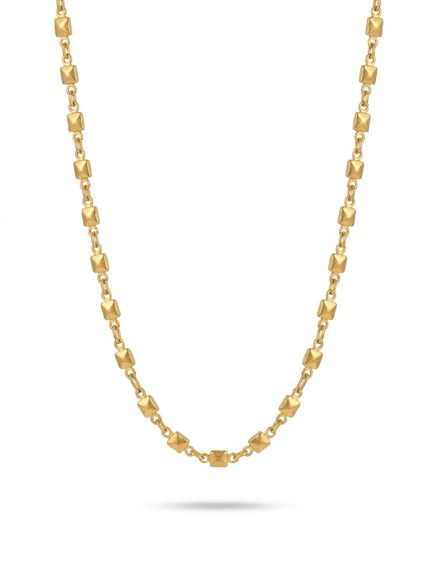 Goudkleurige Nola ketting van roestvrij staal met vierkante schakels. Stijlvolle dames sieraad voor alledaags gebruik.