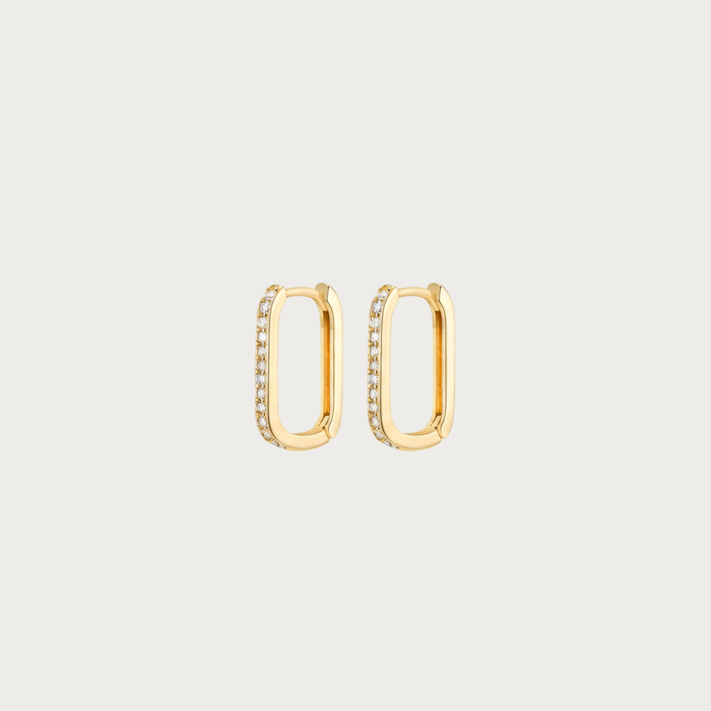 Gouden ovale oorbellen van stainless steel met glinsterende zirkonia steentjes, perfect accessoire voor dames.